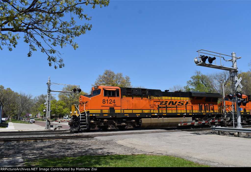 BNSF 8124